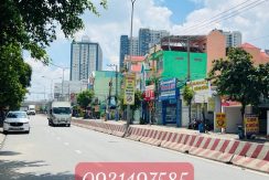nhà mặt tiền đương 743 gần vincom