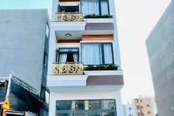 nhà gần làng đại học