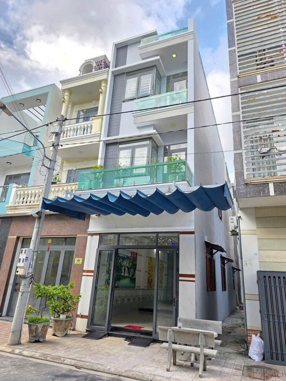 Bán Gấp Nhà Phố Cao Cấp KDC Lê Phong Dĩ An Giá Siêu Tốt