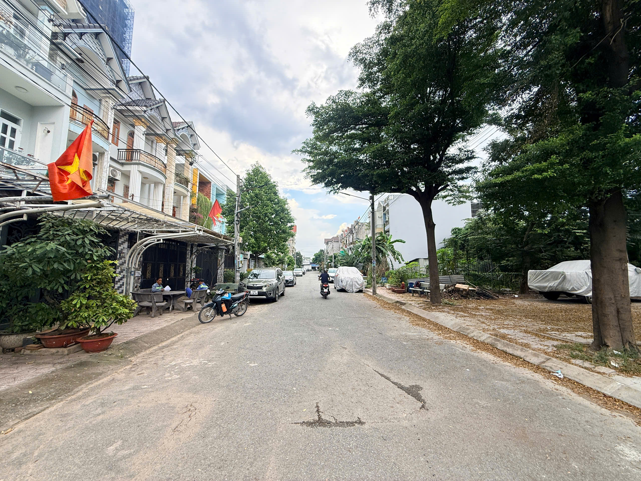 nhà gần vincom dĩ an