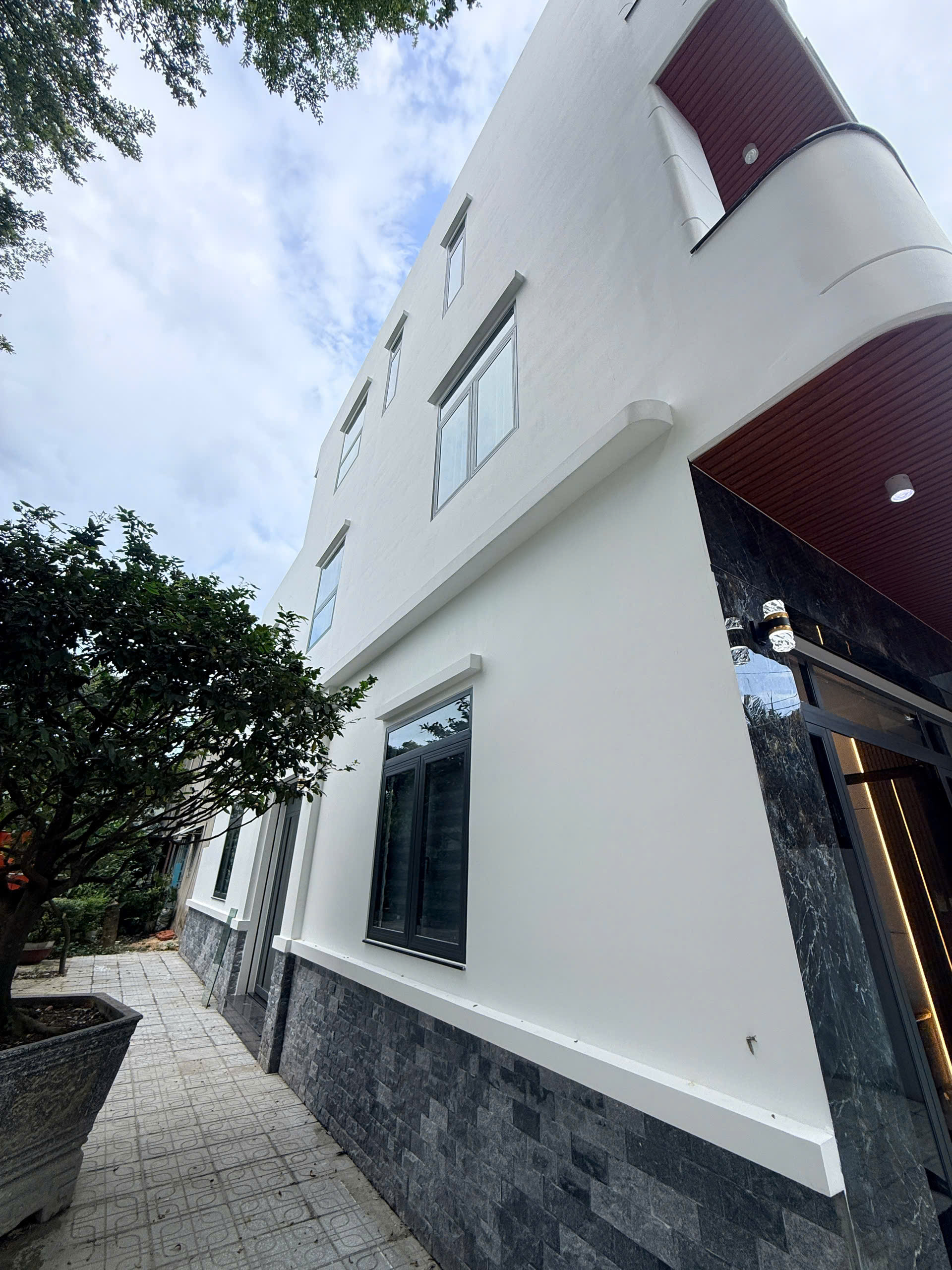 nhà gần vincom dĩ an