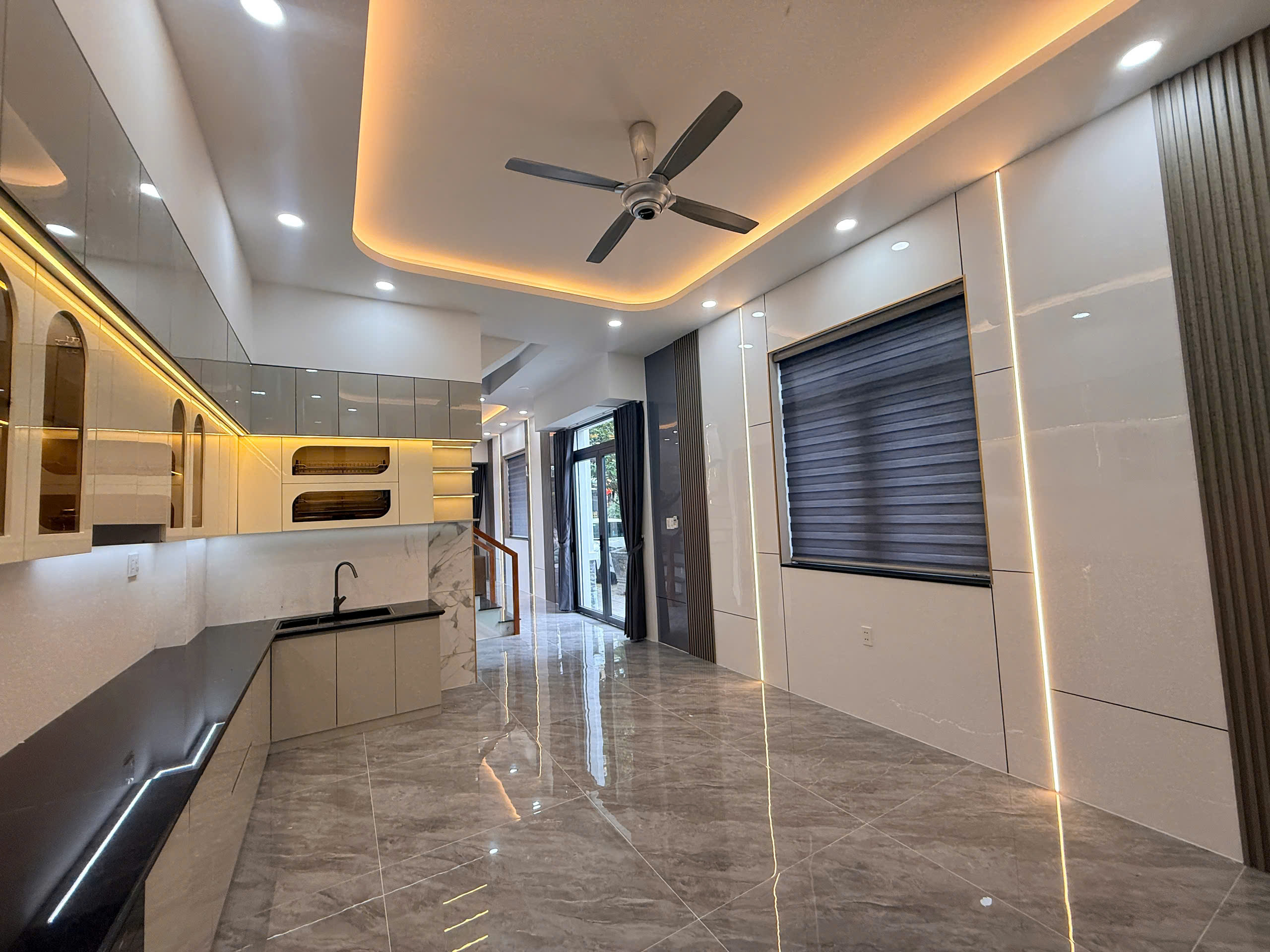 nhà gần vincom dĩ an