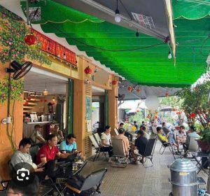góc hai mặt tiền bán cà phê