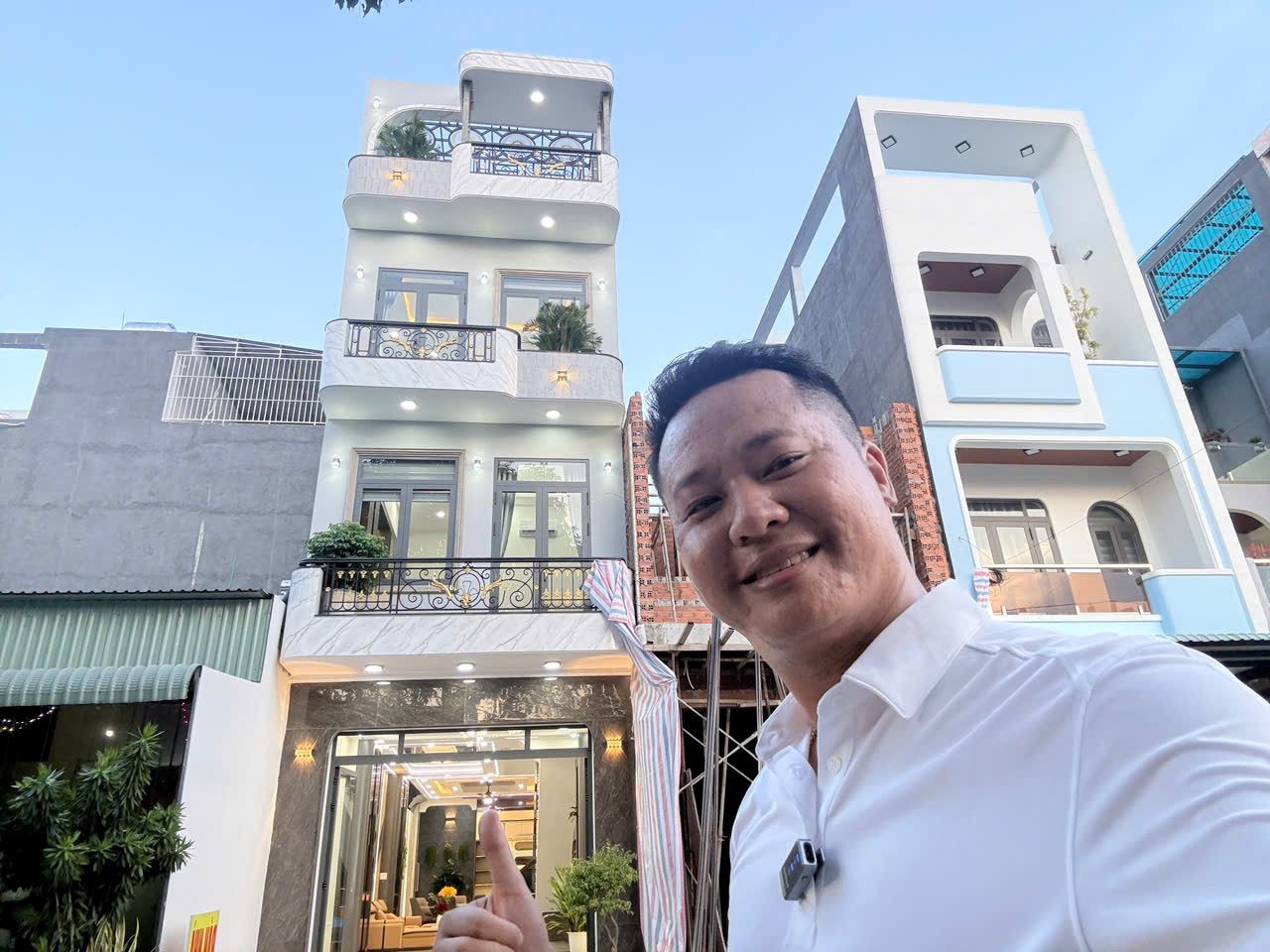 Bán Nhà Mặt Tiền Gần VinCom Dĩ An 3 lầu 1 Trệt, Sổ Hoàn Công