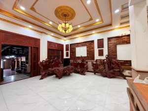 nhà hai mặt tiền vincom