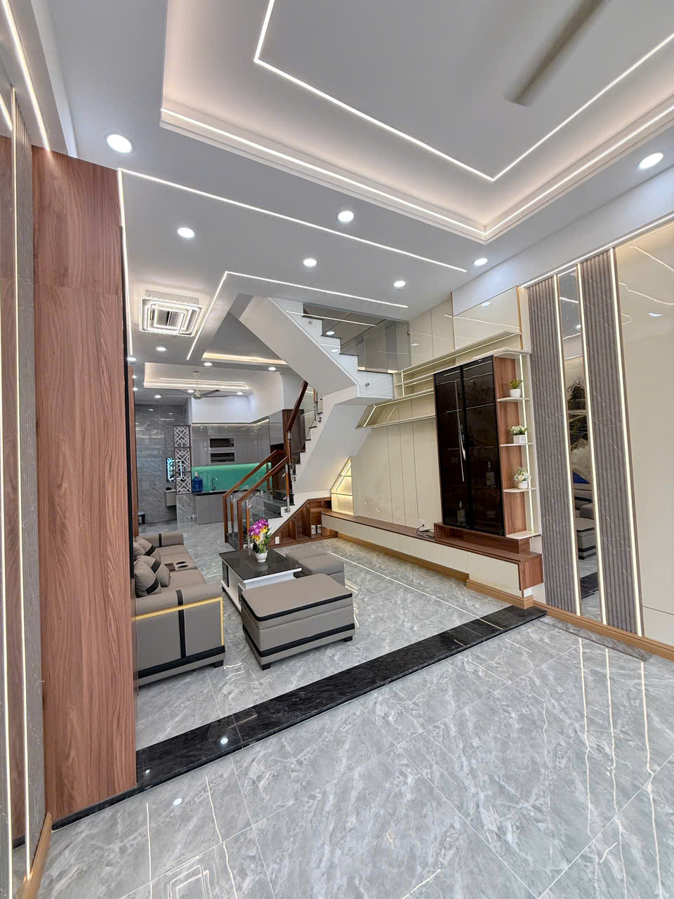 nhà phố gần vincom DĨ AN HCM