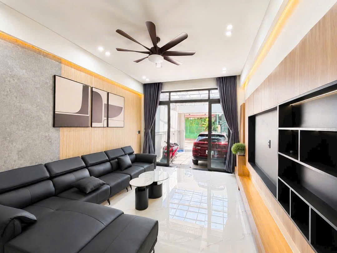nhà phố gần làng đại học hcm